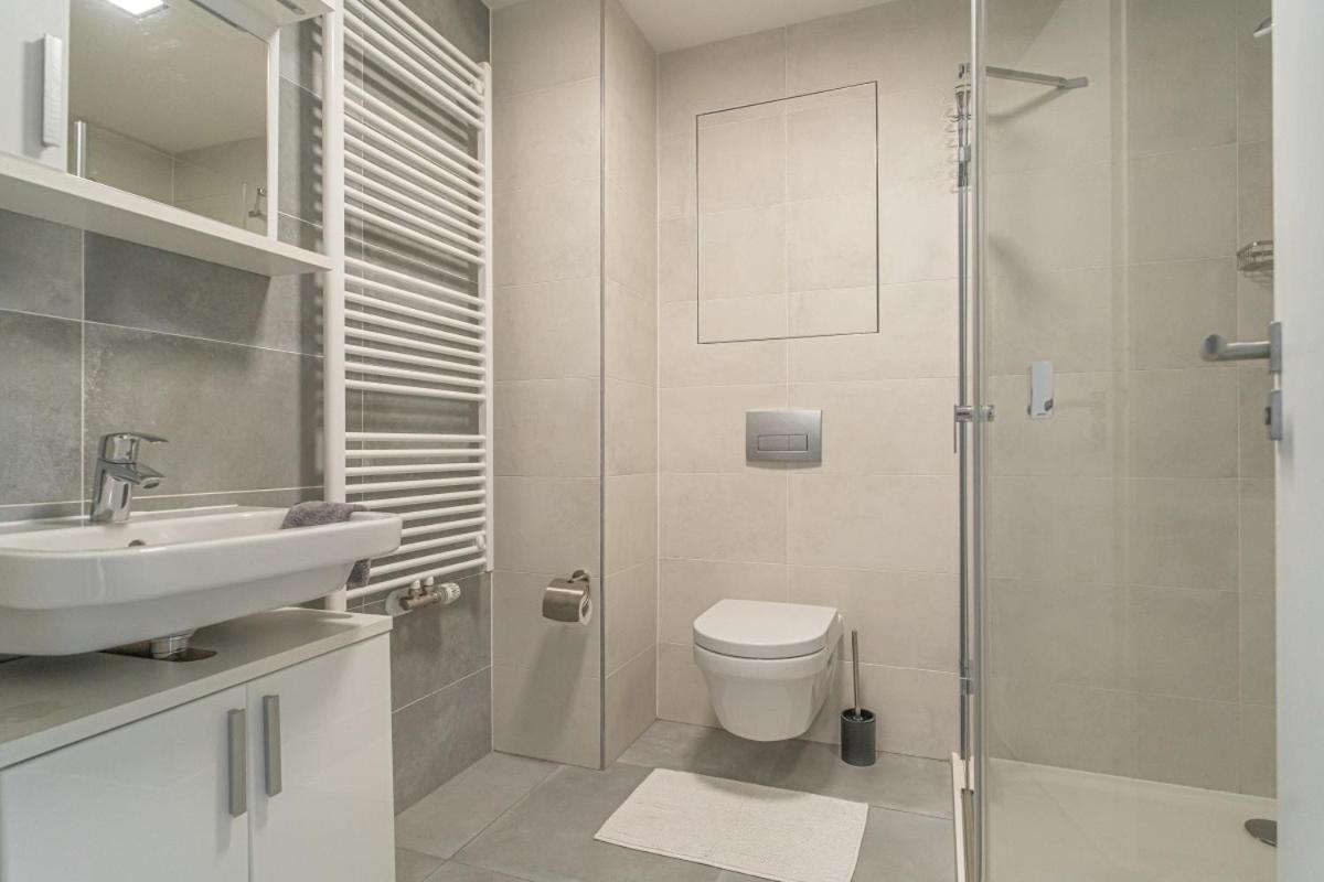 Apartment Karel With Garage Parking Praga Exterior foto