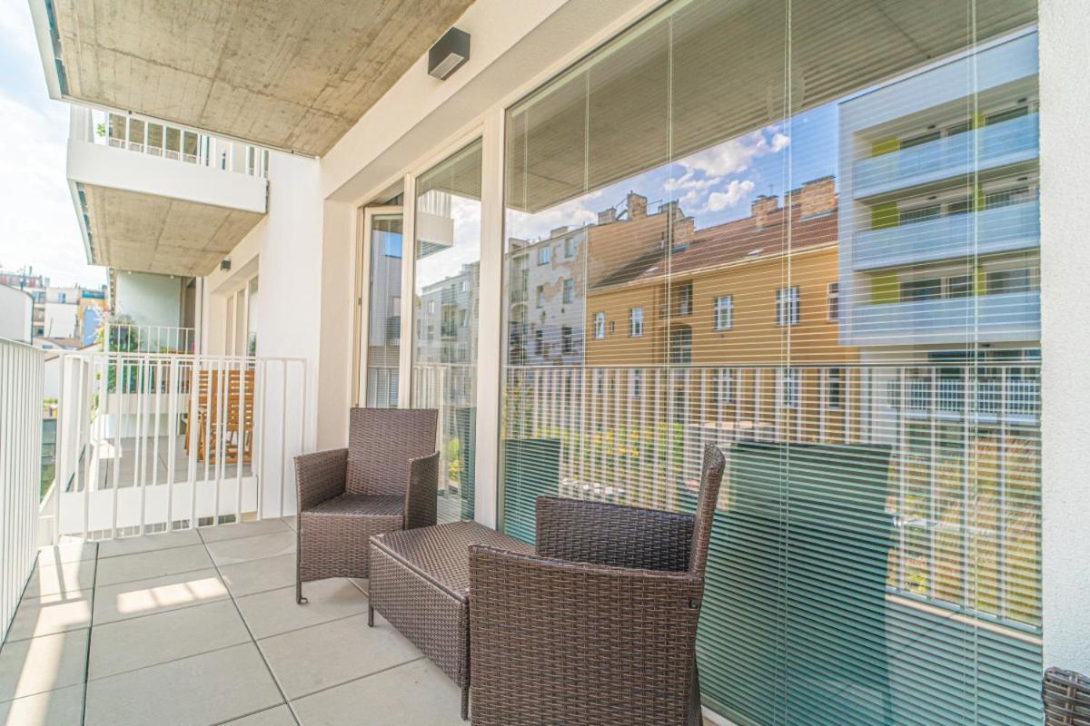 Apartment Karel With Garage Parking Praga Exterior foto