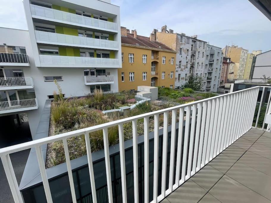 Apartment Karel With Garage Parking Praga Exterior foto