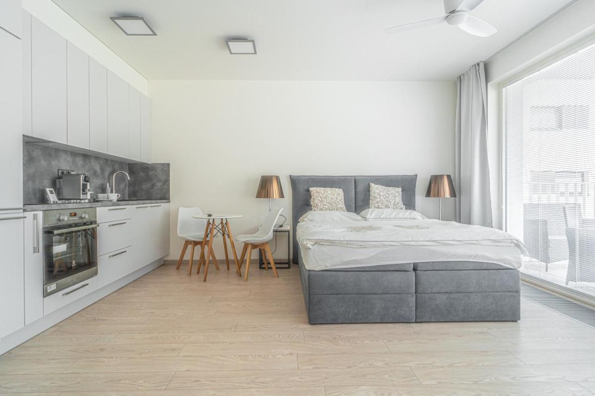 Apartment Karel With Garage Parking Praga Exterior foto
