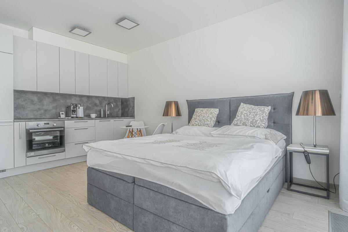 Apartment Karel With Garage Parking Praga Exterior foto