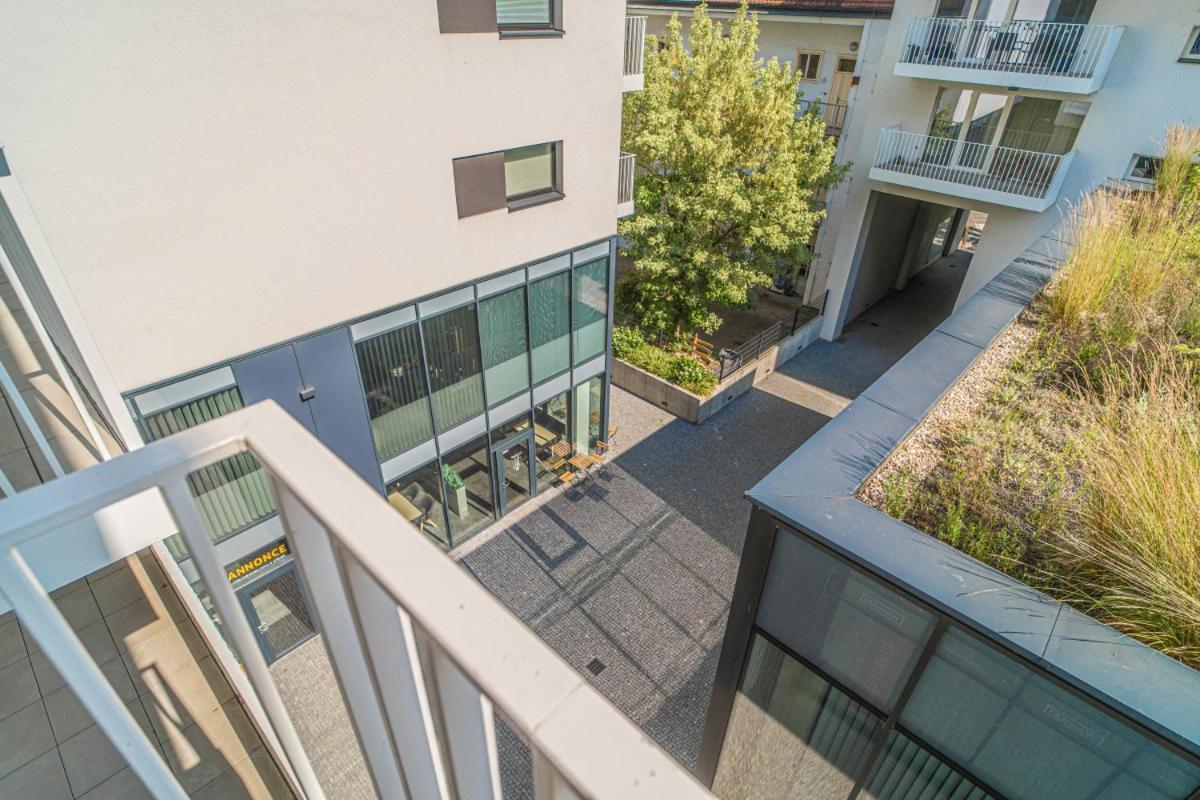 Apartment Karel With Garage Parking Praga Exterior foto