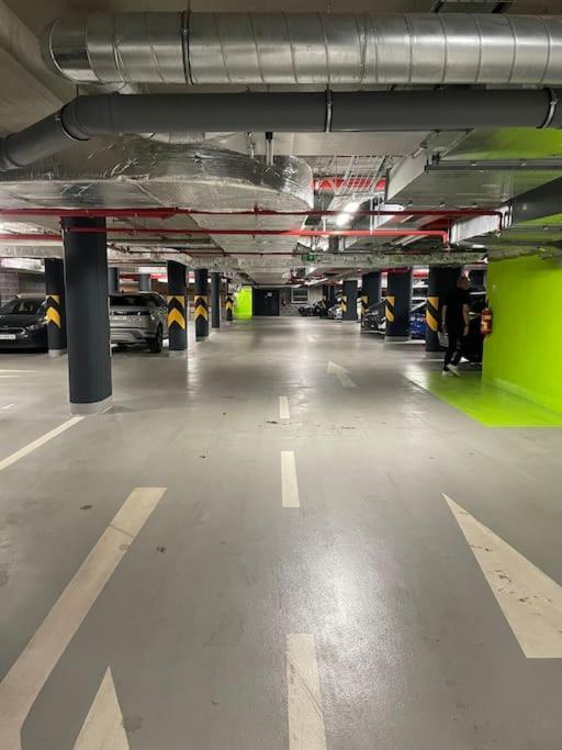 Apartment Karel With Garage Parking Praga Exterior foto